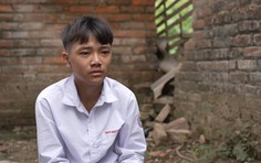 Cậu bé Nùng mồ côi và ước mơ học công nghệ thông tin