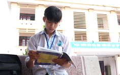 Cậu bé mồ côi và nỗi day dứt khi tìm hình làm di ảnh cho mẹ