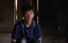 Cậu bé có cha bị tâm thần, mẹ bỏ đi khi em chưa hai tuổi
