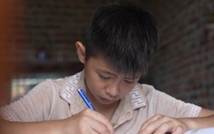 Văn Anh: Cậu bé 11 tuổi mồ côi mẹ và nỗi đau lặng thầm