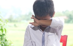 Khánh Dương: Cậu bé người Mường mất mẹ, chăm ông liệt giường, đỡ đần bà ngoại