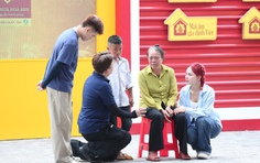 Ngô Lan Hương bật khóc khi gặp bé 11 tuổi mồ côi mẹ