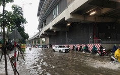 TP. Hồ Chí Minh mưa lớn dồn dập 3 ngày đầu tuần, cảnh báo ngập giờ tan tầm