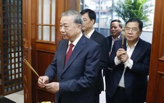 Tổng Bí thư Tô Lâm thắp hương tưởng nhớ các cố Tổng Bí thư và Đại tướng Võ Nguyên Giáp