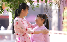 Người chung quanh ta: Ấm áp đầu năm mới với câu chuyện "áo dài không đồng"