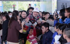 Tập 2 "Mái ấm gia đình Việt" trao gần 600 triệu đến các em nhỏ khó khăn