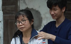 Tuổi 17, Bá Phát làm chỗ dựa cho mẹ và bà mù lòa - Mái ấm gia đình Việt