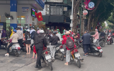 Xăng, dầu tăng cao: Cần sự đồng hành, chia sẻ của doanh nghiệp và người dân