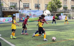 Ước mơ sân cỏ HTV Cup: Khi con biết đứng dậy