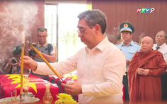 Lãnh đạo Thành phố dâng hương tưởng niệm các Anh hùng Liệt sĩ tại Công viên Lê Thị Riêng