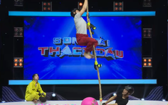 Song tài thách đấu - tập 9: Cân não với thử thách leo dây đoán bài hát