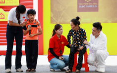 Mái ấm gia đình Việt: Hương Ly đỡ đầu các em nhỏ đến hết lớp 12