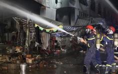 Đồng Nai: Hàng trăm cảnh sát PCCC nỗ lực dập tắt vụ cháy lớn tại dãy ki-ốt khu vực chợ Biên Hòa