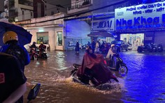 TP. Hồ Chí Minh tiếp tục mưa lớn, kèm dông sét và gió giật mạnh