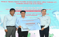 TP.HCM tiếp nhận bản ghi phần 2 bộ phim tài liệu “Hồ Chí Minh - Con đường phía trước”