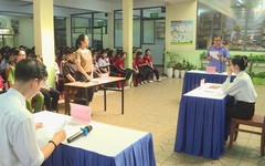 Học sinh tìm hiểu pháp luật qua phiên tòa giả định