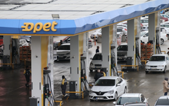 Giá dầu thế giới tiếp tục leo thang bất chấp nỗ lực xả kho dự trữ kỷ lục của IEA