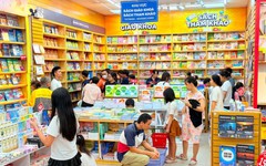 Phụ huynh có thể mua sách giáo khoa qua nhiều kênh