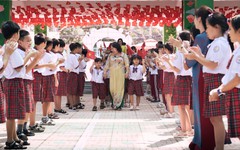 Bồi hồi chuẩn bị buổi khai giảng đầu tiên trong ngôi trường mới của phường Bình Hưng Hoà, TP. Hồ Chí Minh