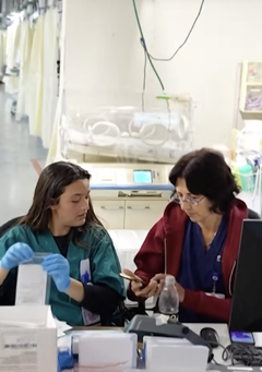 Bệnh viện ở Israel chuyển xuống tầng hầm để đảm bảo an toàn.