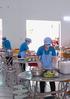 Công khai chất lượng bữa ăn tại trường: Phụ huynh an tâm, học sinh hài lòng