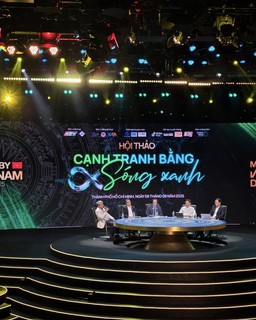 Toàn cảnh sân khấu hội thảo