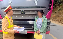 Phạt nữ TikToker dừng xe tải giữa đường để tranh luận việc "nháy đèn"