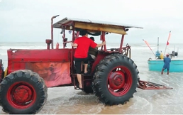 "Cỗ máy vận chuyển" của bà con làng chài