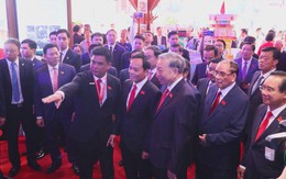 Tổng Bí thư Tô Lâm tham quan không gian triển lãm chào mừng Đại hội