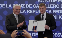 Toni Kroos nhận Huân chương công trạng quốc gia