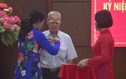 Phường Tam Bình trao Huy hiệu Đảng cho 23 Đảng viên