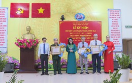 Tôn vinh 36 đảng viên phường Tân Sơn Hòa với Huy hiệu Đảng cao quý