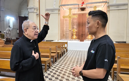 Khám phá cặp Thánh giá mạ vàng ở Nhà thờ Đức Bà trong "HTV Thành phố không ngủ"