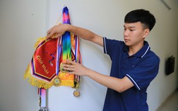 Cú ngược dòng ngoạn mục, cậu học trò ham chơi giành hai điểm 10, chuẩn bị vào trường quân đội