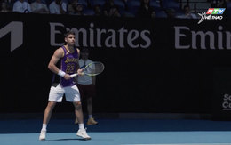 Carlos Alcaraz tập luyện chuẩn bị cho Úc mở rộng