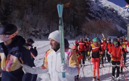 Ngọn đuốc Olympic mùa đông đi qua miền Bắc nước Ý