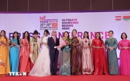Áo dài Việt tỏa sáng tại Ấn Độ, đưa sắc Việt đến gần bạn bè quốc tế