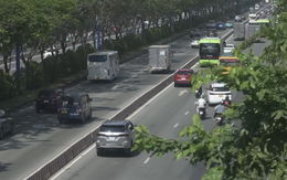 Giá xăng thất thường, người dân chọn đi Metro để tiết kiệm chi phí