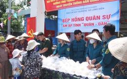 Bếp hồng quân sự: Ấm áp tình quân dân giữa lòng thành phố
