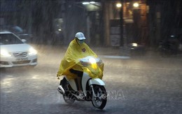 Cảnh báo dông, lốc, sét ở Hà Nội, nguy cơ lũ quét, sạt lở tại Nghệ An, Hà Tĩnh