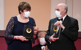 Hai nhà nghiên cứu vắc-xin COVID-19 mRNA đạt giải Nobel Y sinh 2023