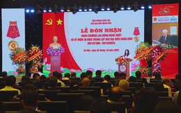 Báo Đại biểu Nhân dân đón nhận Huân chương Lao động hạng Nhất