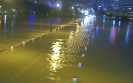 Mưa đặc biệt lớn tại Thừa Thiên Huế, lũ trên sông Hương, sông Bồ đang lên nhanh