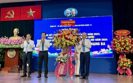 Quận 12 đón nhận Huân chương Lao động hạng Ba