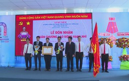 Trung tâm Nghiên cứu Triển khai Khu Công nghệ cao nhận Huân chương lao động hạng nhì