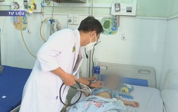 Số ca mắc tay chân miệng tăng, sốt xuất huyết giảm tại TP.HCM
