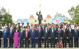 Tổng Bí thư cùng lãnh đạo Đảng, Nhà nước dâng hương Chủ tịch Hồ Chí Minh tại TP.HCM