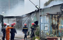 Hỏa hoạn thiêu rụi xưởng bánh kẹo ở TP.HCM