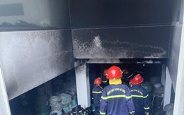 TP.HCM: Cứu 3 người kẹt trong công ty bốc cháy