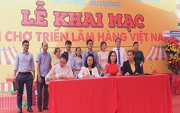 Hội chợ triển lãm hàng Việt Nam và Ngày hội không dùng tiền mặt tại quận Tân Phú